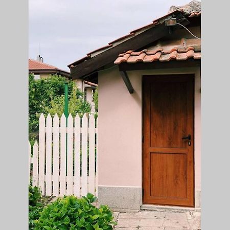 Вилла Cute Little House With A White Picket Fence Бургас Экстерьер фото