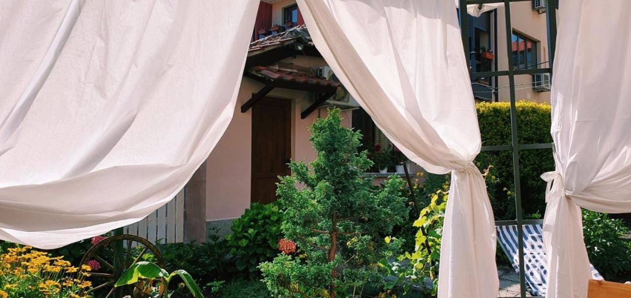 Вилла Cute Little House With A White Picket Fence Бургас Экстерьер фото